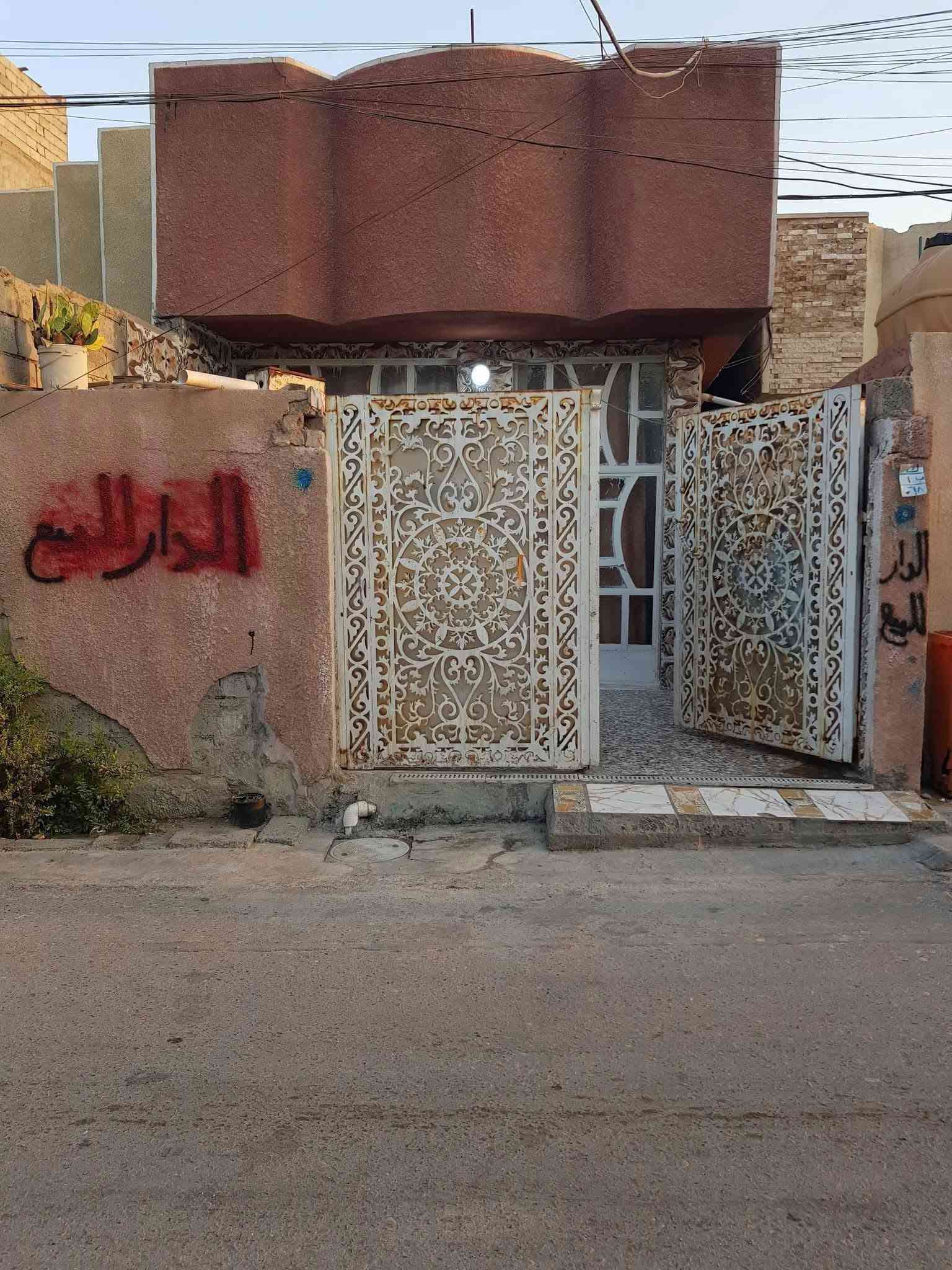 بيت البيع مساحته 👈120👉 متر قاط واحد👉 وكو غرفه فوك عوزها بس صب السكف مالها يصير قاط ونص غرفه نوم وستقبال ومطبخ وحولي وترك وكراج الرضيه سراميك الصطح مطبك شتايكر مجاري ريسيه كهرباء ماي سحب جاهز البيت👈 البناء بلوك👉 👈بلزراعي مال بيت ضيفان👉 ثاني فرع بلزراعي شارع مالته مفتوح👈 العنوان بغداد منطقت بوب الشام 👉جاي من القوس ع يدك اليمنه البيت كامل مكمل من كلشي جيب غراضك وكعد كبل بي 👈السعر 50👉 بي مجال 👉 ا مايرهم قصط ولا مقدمه حاضر فلوسه البيت ليريد يشوف البيت من داخل ومن خارج يدخل علي خاص ادزله مقطع فيديو مال البيت مصوره مقطع فيديو كامل اتصال برقمي او خاص عادي بي وقت *********** واتساب👉
