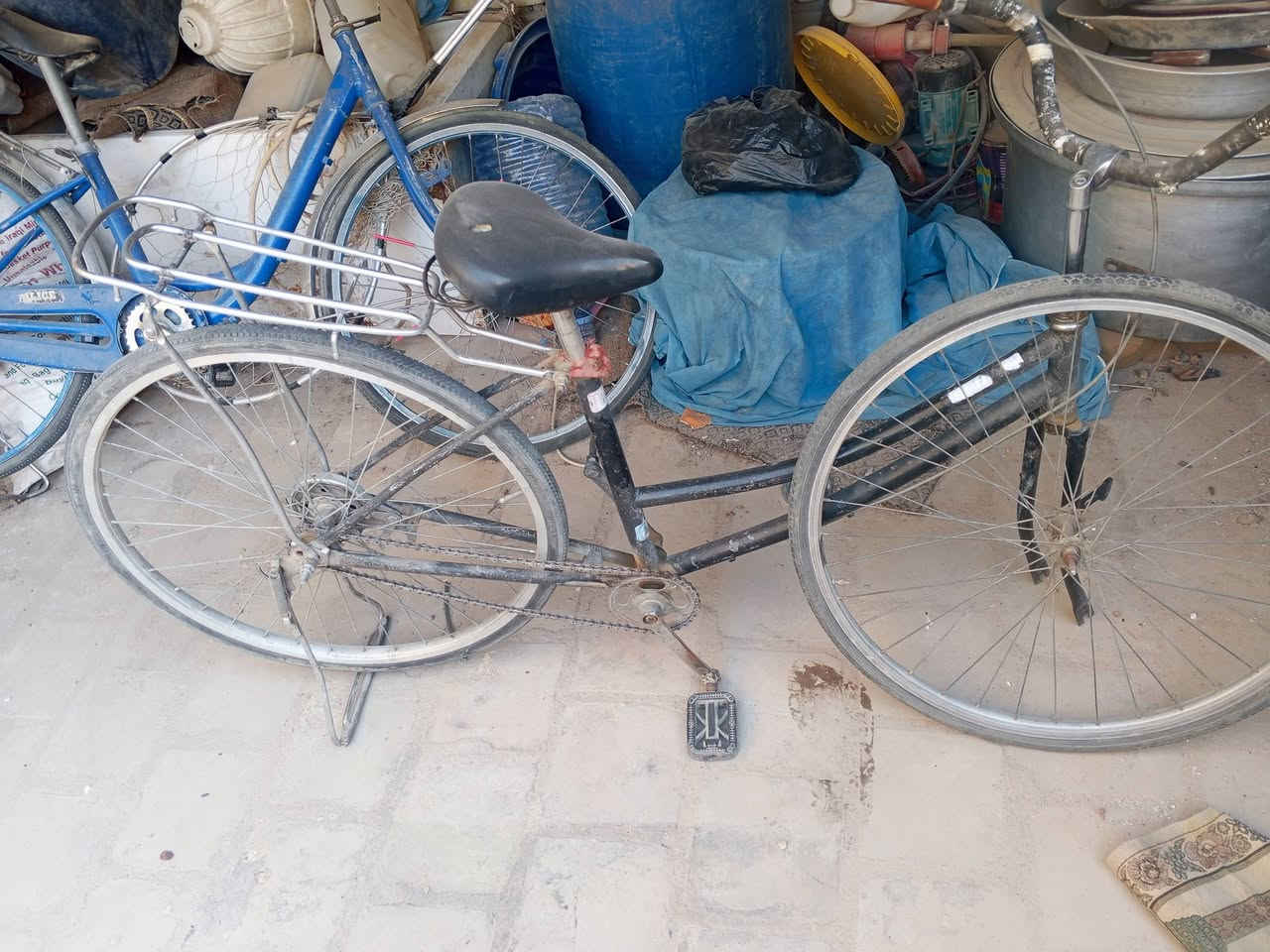 بايسكلات للبيع اثنين نظيفات حيل اثنيناتهن 25 مكاني كربلاء من الداخلي ***********
