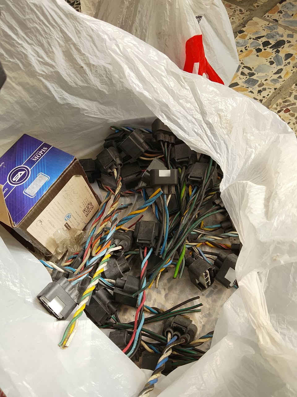 اكو 5فيش بلاديه ثلاثيه مال النترا وفورتي واكسنت 

وبقيه واير تفصيخ وقبق جديد نوعيه ممتازه سعر 
10 الف للقطعه مفرد فقط 
***********ج
