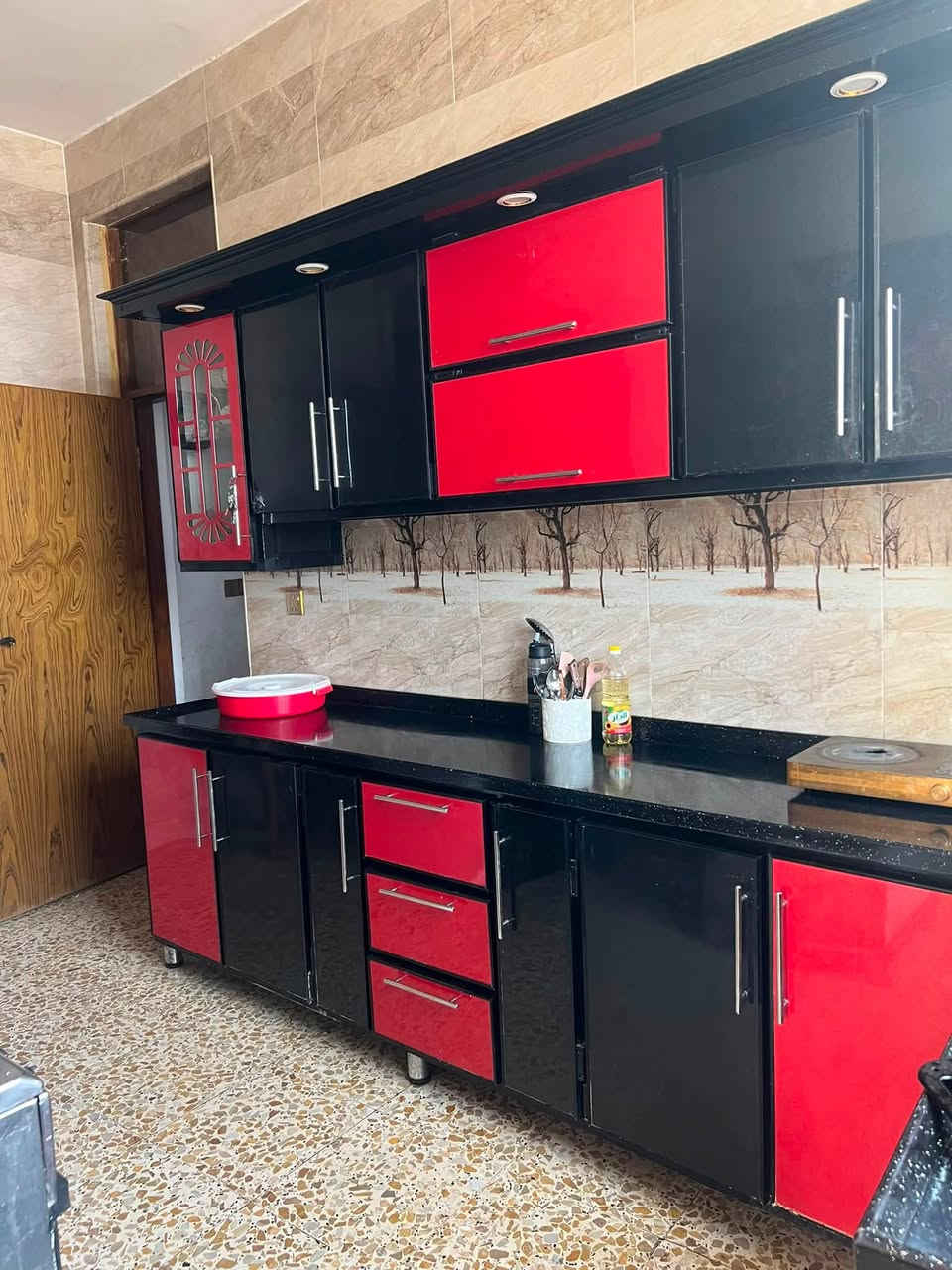 تحية طيبة
دار للبيع مساحة كبيرة اكثر250 متراً طابقين يحتوي على غرف نوم عدد 4وصحيات عدد2 ومطبخ عدد 2وصاله كبيرة عدد 1 وكراج لوقوف السيارة يسع حوالي 3سيارات اظافة الى كل هذا مؤثث اثاث جديد وسنه البناء 2022 لاستفسار الاتصال على الرقم التالي 

***********

***********

معلومة مهمة يوجد لدي سند باسمي وليس قرار محكمة
