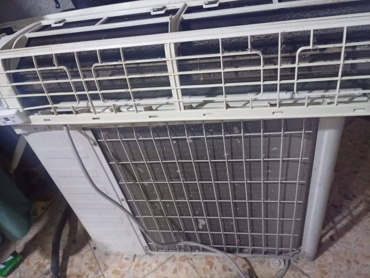 سبلت طنين بي ليك بلخارجيه شغال شرط شغل  كامل سعر 200 وبي مجال مكاني زبير ***********
