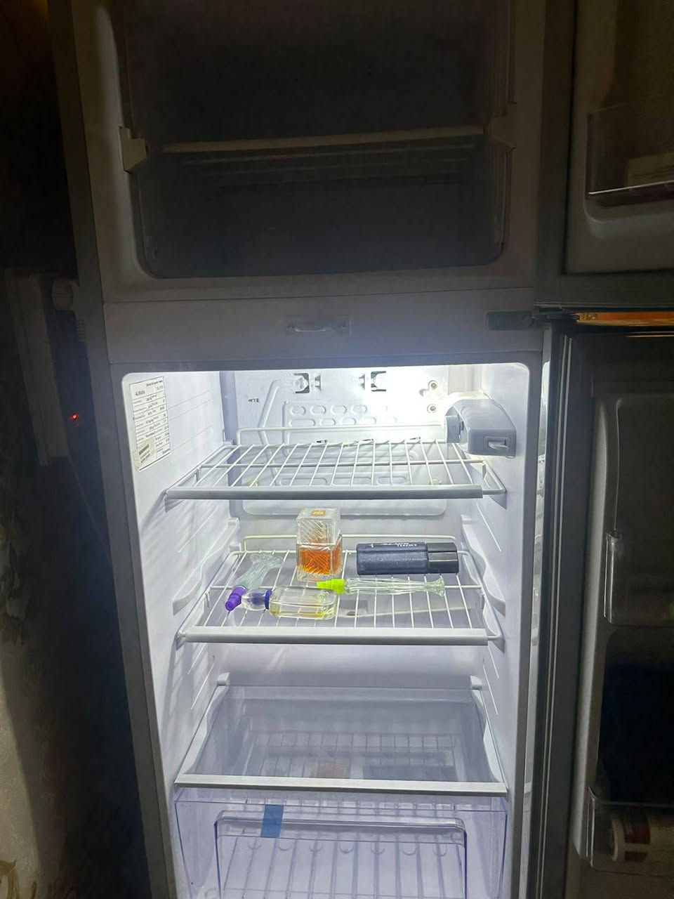 ثلاجه نضافته ميه بالمئة للبيع اقل السنة استخدامه تفريزهة يخبل للبيع مكاني الشعب ‏‪+9647721018501‬‏

