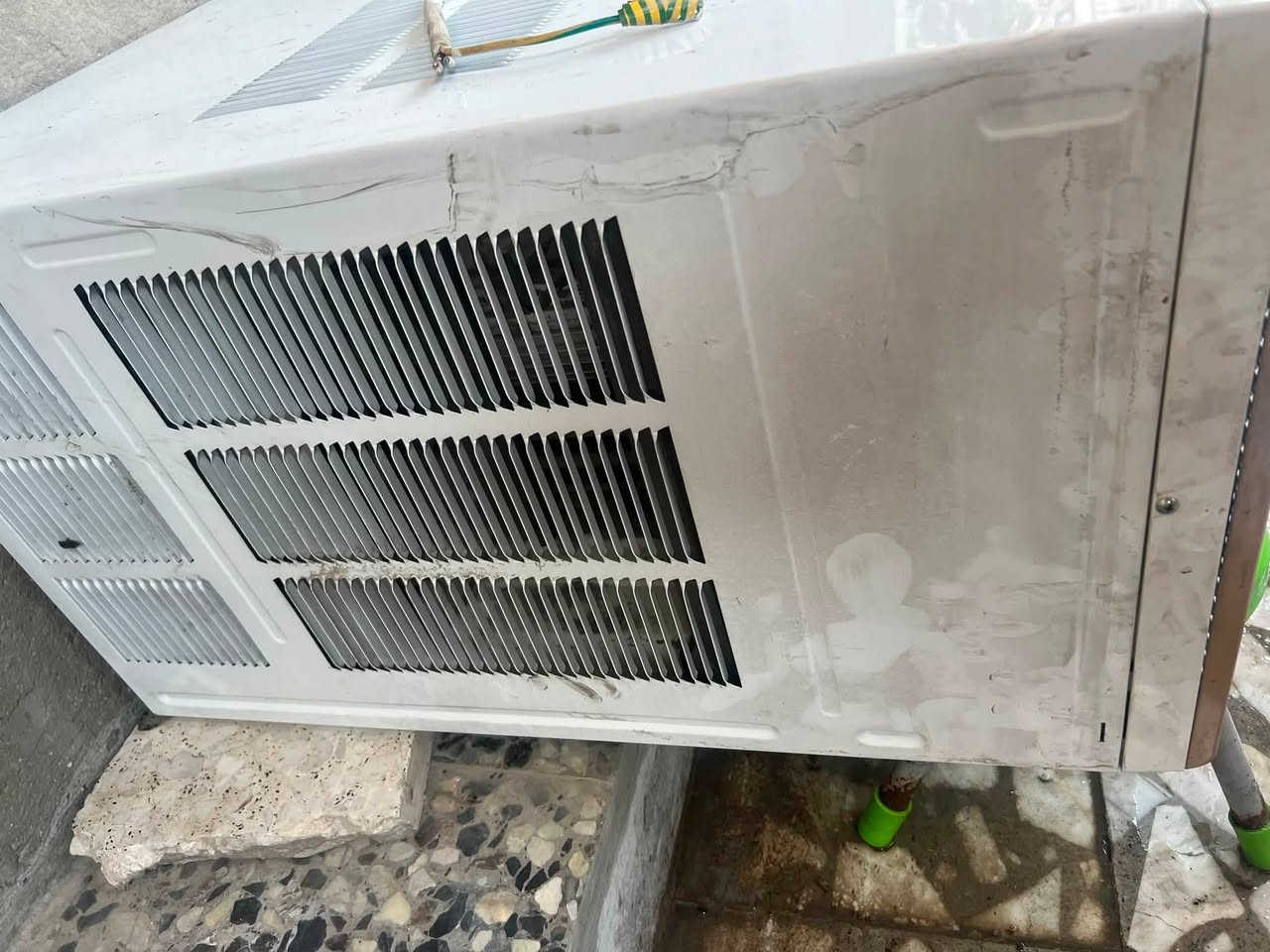 مكيف نوع توسوت 2 طن تدفئ تبريد سعره 250 الف
***********
