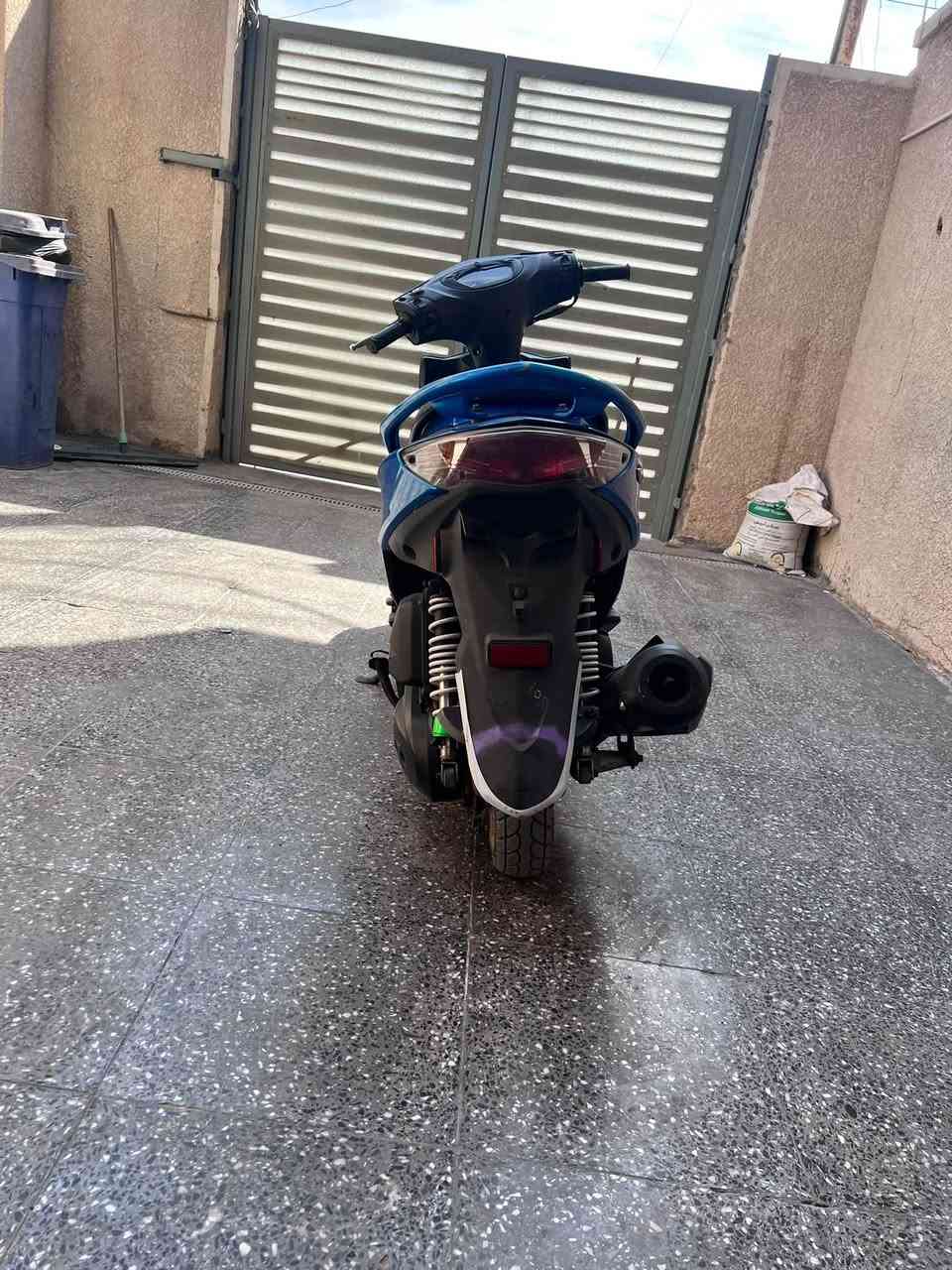سلام عليكم دراجه GTR الحديث 🏍️
لون ازرق 🧿
الدراجه بحاله الوكاله ماشيه 12الف 
محرك وكفرات مكفولات مابيها لا صبغ ولى فطر ولى كسر بل مازده  الدراجه من الطول للطول بلاديه ولدراجه ما متعوبه ابد 
مكاني بغداد الشعب 
الاستفسار ***********
