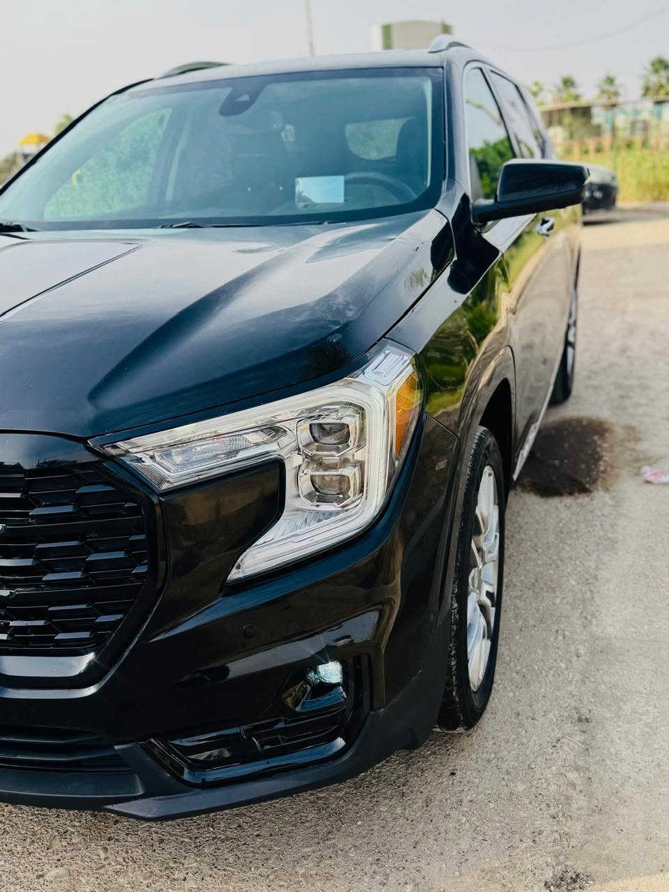 جي أم سي تيران دينالي 2024
2024 GMC Terrain, Awd Denali
#بيع_فقط
حره تترقم جميع المحافظات, مكانها العماره
المواصفات, فول الفول :
المحرك: 1.5 لتر تيربو 4 سلندر
القوة: 175 حصان
العزم: 275 نيوتن متر (203 lb-ft)
ناقل الحركة: أوتوماتيك 9 سرعات
نظام الدفع: AWD دفع رباعي ذكي
التسارع 0-100 تقريباً: 8.9 ثواني
التجهيزات الخارجية :
إطارات ألمنيوم 19 إنج Denali
LED أمامي وخلفي كامل
كروم خارجي Denali
مرايا كهربائية مع تسخين
باب خلفي كهربائي Hands-Free
فتحة سقف بانوراما
حساسات أمامية وخلفية
كاميرا خلفية HD
المواصفات الداخلية الفخمة :
مقاعد جلد مثقبة
تبريد وتسخين للمقاعد الأمامية
تحكم كهربائي بالمقاعد
ذاكرة حفظ لوضعية السائق
مقود جلد مدفأ
ديكور Denali فاخر
إضاءة داخلية Ambient
أنظمة الأمان :
رادار أمامي
تحذير اصطدام أمامي
فرملة طوارئ أوتوماتيكية
المحافظة على المسار
Blind Spot
Rear Cross Traffic Alert
Adaptive Cruise Control
كاميرات وحساسات متعددة
مميزات معروفة بالسيارة :
راحة ممتازة بالعزل والسياقة
شكل خارجي فخم
صرفية جيدة بالنسبة لـ SUV
نظام تعليق Denali أنعم من الفئات الأقل
مناسبة للمدينة والسفر
ماشية 11 الف
السعر 139$ وبيها مجال, مكانها العماره
للإستفسار الأتصال على الرقم *********** عرض أقل

