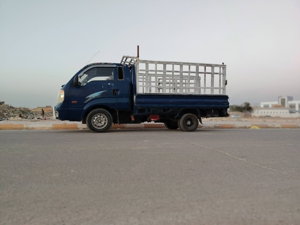 السلام عليكم كيه مؤديل ٢٠٠٧ رقم قادسيه مشروع وطني تحويل مباشر السياره مكفوله من الضربه مكينه مفتوح ٣٠٠٠ السعر ٦٨ للاستفسار اتصل وبالخدمه ***********
