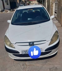 سياره بيجو فرنسي 307 موديل 2005 للبيع  مكينه جديده +كير جديد قبل اسبوع...