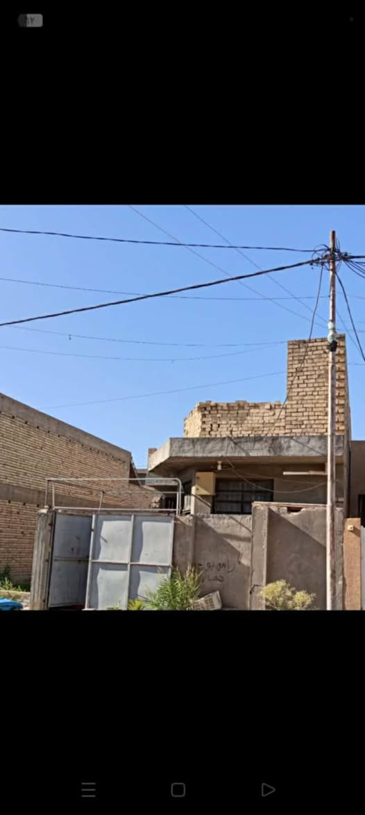 مشتمل للبيع المساحة 125متر مقابل باب الثانوية العراقية يحتاج لبخ وأرضية التواصل على الرقم *********** @إشارة
