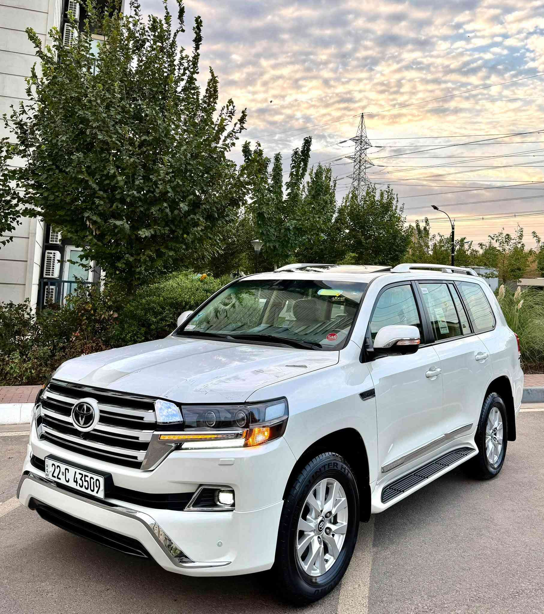 لاندكروزر • V8 ٤٫٦ • ١١٥ الف كم