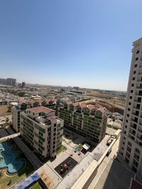 لايف تاورز • ١٦٦م • مؤثثة