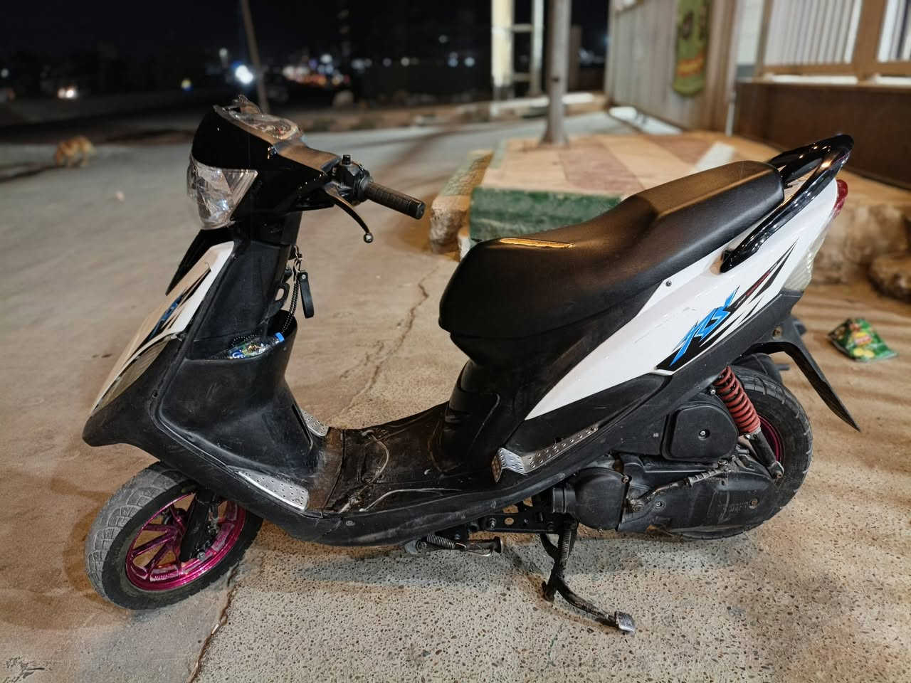 سلام عليكم شباب دراجه ماكس عدله 120
الدراجه كشرها كدامك نضيفه نصبتها حلوه سلف هندر بوشه 49بلاد بيها ويل كب وتايرت جدد تجي تفحص وجيب فيتر وياك وشوف شلعه معدل حلوه نكره بكل وكت طستها حلوه الدراجه نقصه كلوبات بس شغاله سلف هندر قفل جنطه السعر 450 بيها مجال حك الجيه مكاني البياع تقاطع الدرويش رقمي ***********
