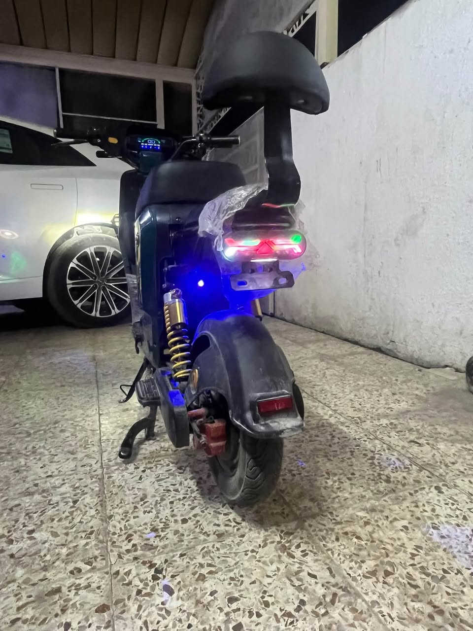 سلام عليكم  دراجه للبيع أر تسعه جديده مكفوله صار اله شهر من اشتريتها سعر ٧٠٠وبيها مجال جاهزه كل ملحقاتها ماشيه قليل تمشيك ٥٠كيلو بالشحن الوحده سرعته ٦٠بس بل عداد تطلع١٠٩ الدراجه حلوه ومرتبه لون اخضر علا زيتوني ***********واتساب فقط الدراجه 2026ول بطاريات 2026جديده
