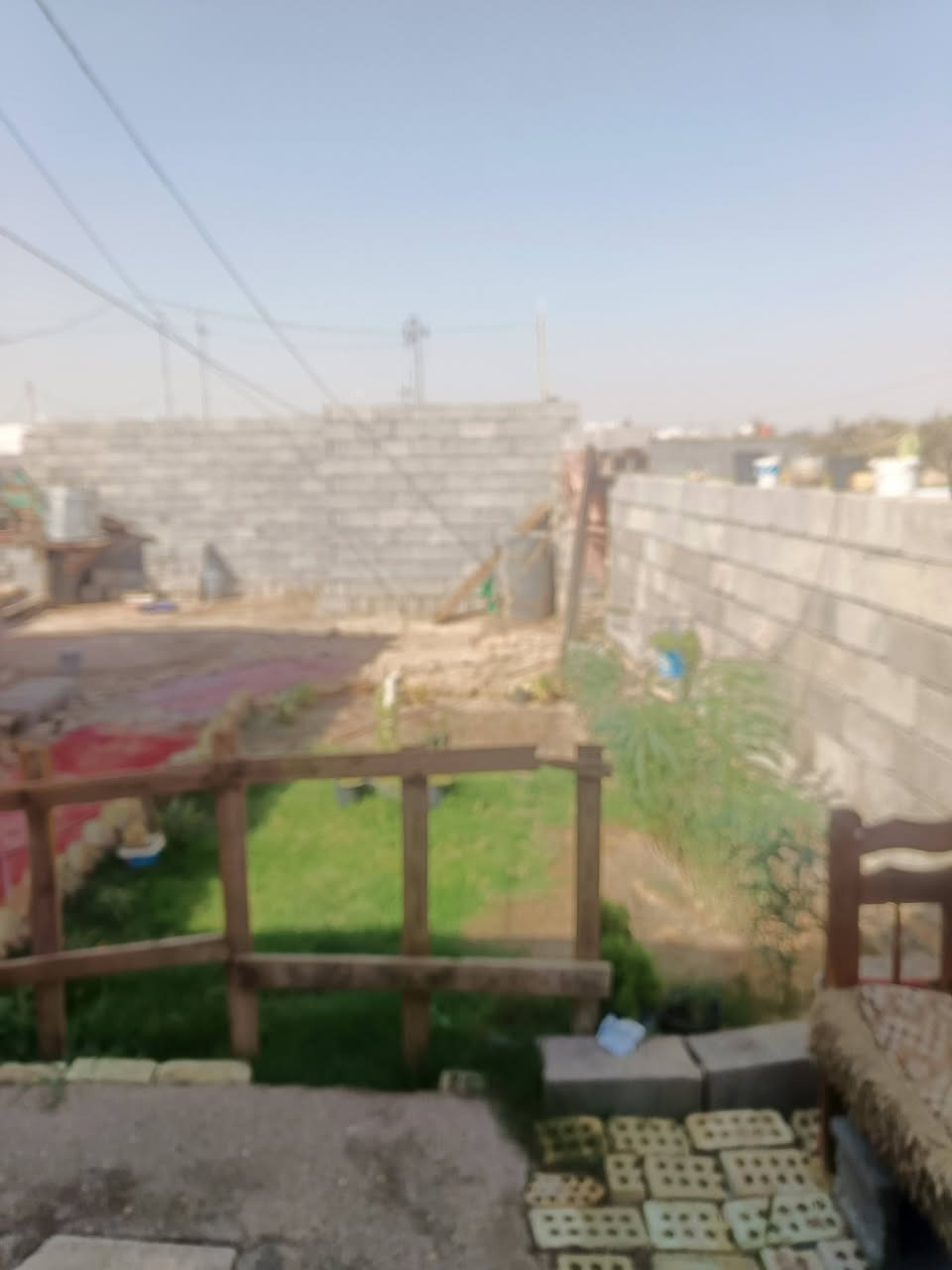 السلام عليكم بيت للبيع قرب الشقق قريب عالشارع العام مساحه 270 غرفتين نوم صاله كبيره مطبخ ستقبال خارجي الاستقبال ما كامل بناء بلوك سقف عقاده كهرباء ما مجاري بيت واقع حال ومشمول تطويب سعر مناسب استفسار اكثر*********** وتساب تفاصيل اتصال

