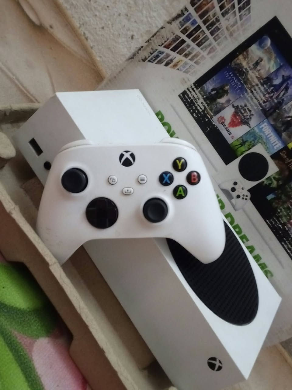 اكس بوكس سيريس اس • ٥١٢ جيجابايت • نظيف جداً
