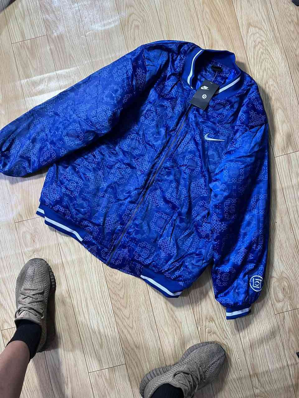 جاكيت نايك • مقاس XL • وكالة