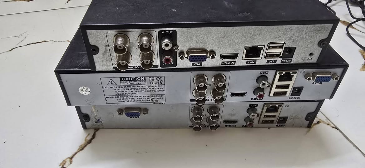 3 اجهزة كاميرات مراقبة 
تشتغل على فيشة VGA
ابيعهم بسعر فحم
كلهم 3 اجهزة على 25 الف
 وعندي فيديو للتشغيل مالته الي ايريدة يجي خاص 
بدون هارد 
عنوان كركوك
***********
يوجد توصيل لجميع المحافظات
