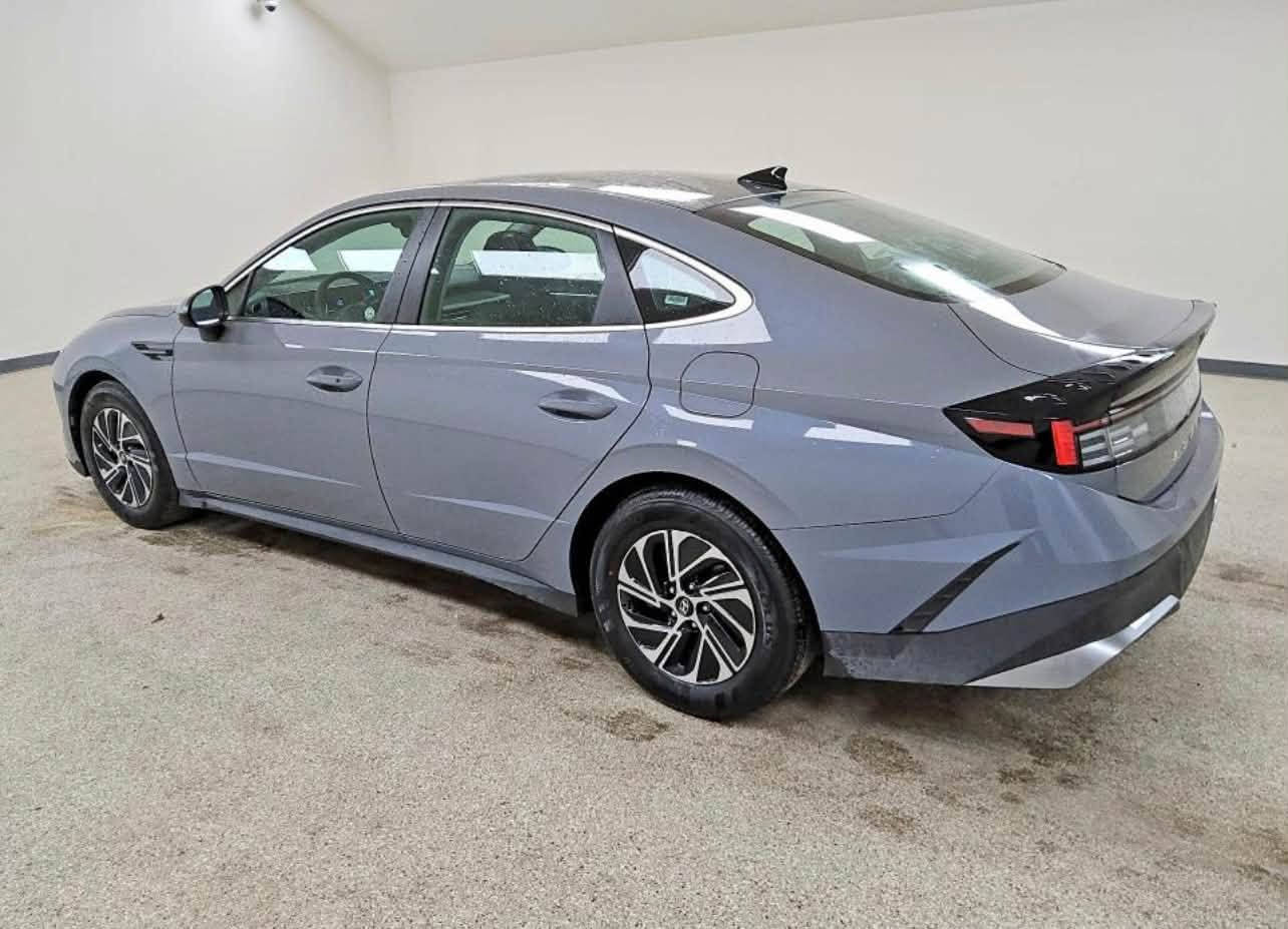 (((مكتب اسديرة لتجارة السيارات)))
📆تاريخ المزاد 21/9/2026

نوع السيارة:  Hyundai Sonata Hybrid Blue 2026
الضرر موضح في الصورة

السعر يحدد في المزاد

للاستيراد يرجى التفضل بزيارة المكتب 

📍موقع المكتب: اسديرة طق طق قرب مول انيس 

للاستفسار :
***********
اهلاً وسهلاً بكم ونشكر ثقتكم بنا💙

نص مكتوب في الصور:
- 65490817X