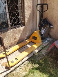 جاك مخزني 2.5 طن 07700567180