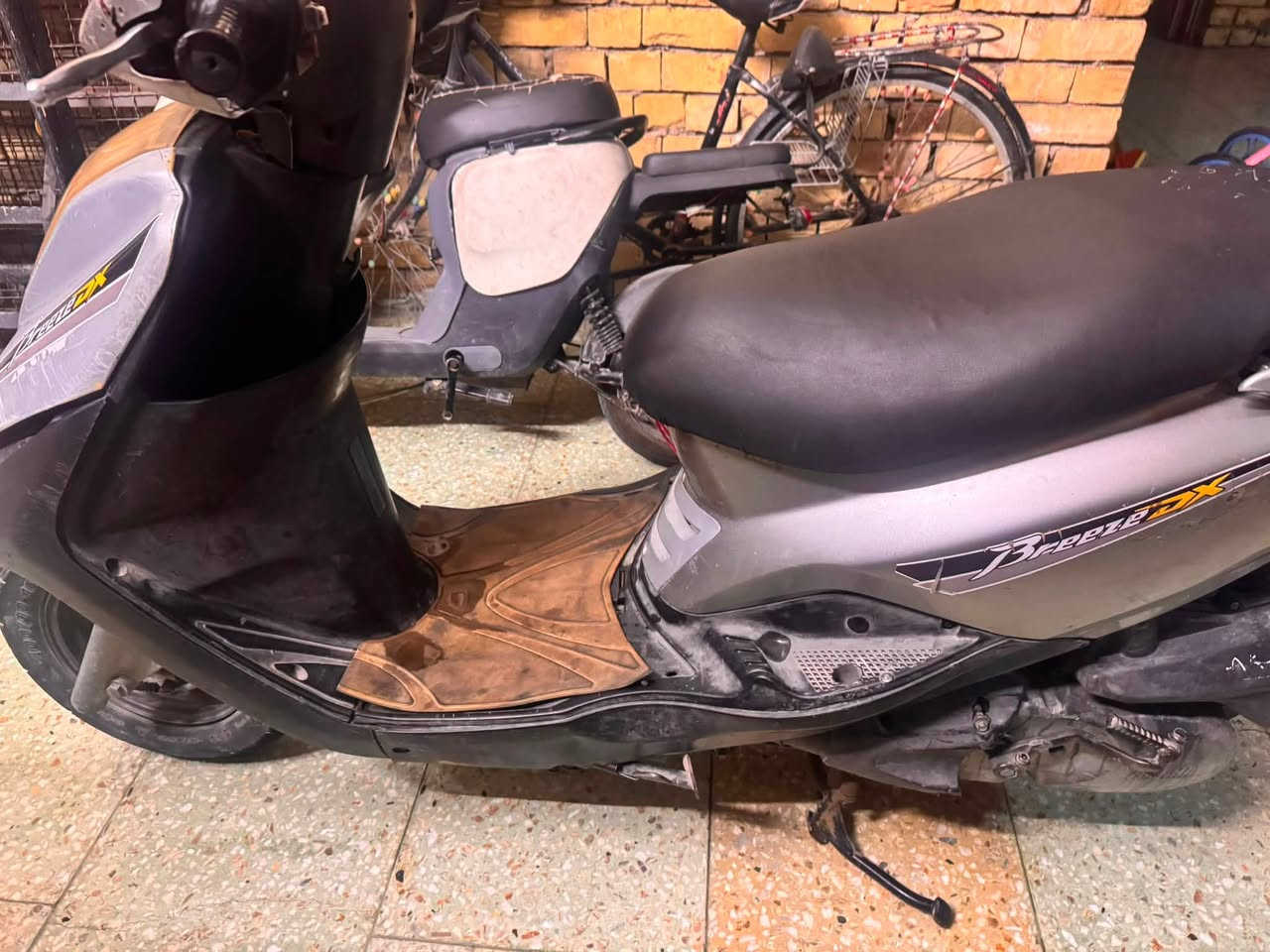 دراجه بريز للبيع بغداد دراجه نضيفه مكينه ما مفتوحه كهربائيات شغاله شلعتها حلوه السعر450وبيها مجال قليل مكاني الرشاد للتواصل***********
