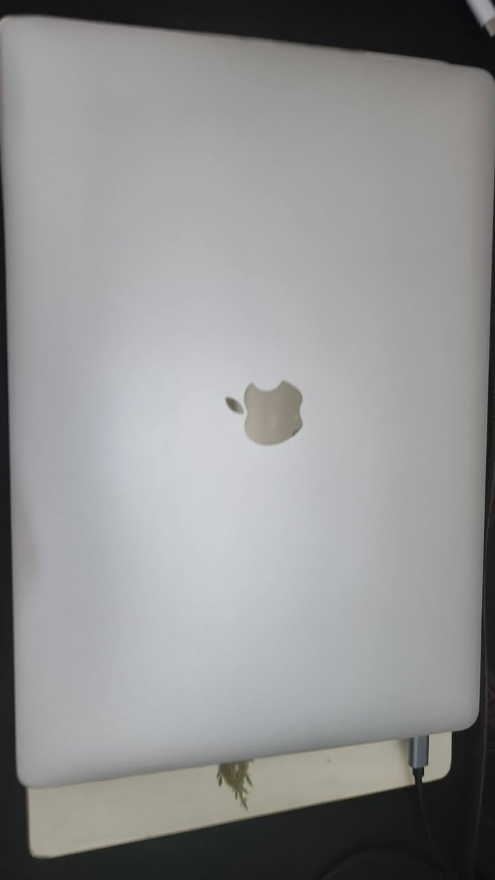 السلام عليكم شباب 
Macbook pro 2018 للبيع ✅
I9 
2T
32GB
AMD 4GB

الصراحه ماعرف اسعارهن اني أخذته ب مليون 
شكد يجيب هسه
***********: WhatsApp✅

