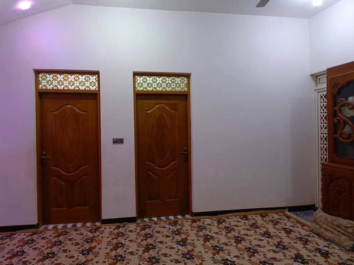 سلام عليكم بيت بحي السبل مساحه 200 طابقين البيت زراعي وبي وصل مال طابو خدمات ماء كهرباء ومجاري توهه شتغلو بيهه البيت يبعد عن الشارع الرايسي 200 متر بنزله الثانيه قرب صيدليت الرحمه البيت يتكون من ستقبال وصاله وخمس غرف وصحيات داخليه وخارجيه ومنور البيت صب كون كريت طابقين وبنيان جديد طابوك رقم صاحب البيت ‏‪***********‬‏
