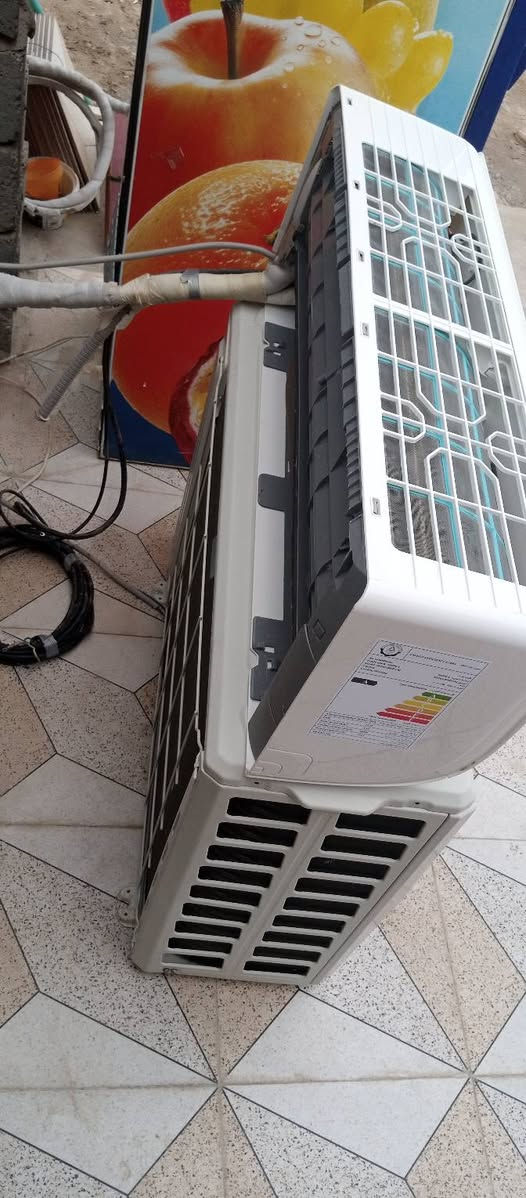 سلام عليكم براد للبيع شغال فول نضافه ومجده 11 قدم شغاله فول نضافه وسبلت طن ونص شرط شغل تبريد فول كلهن مكفولات 
سعر البراد 200 ولمجمده 200 وسبلت 400 محتاج ومستعجل عليهن مكاني شطره هاذه رقم الهاتف ***********

