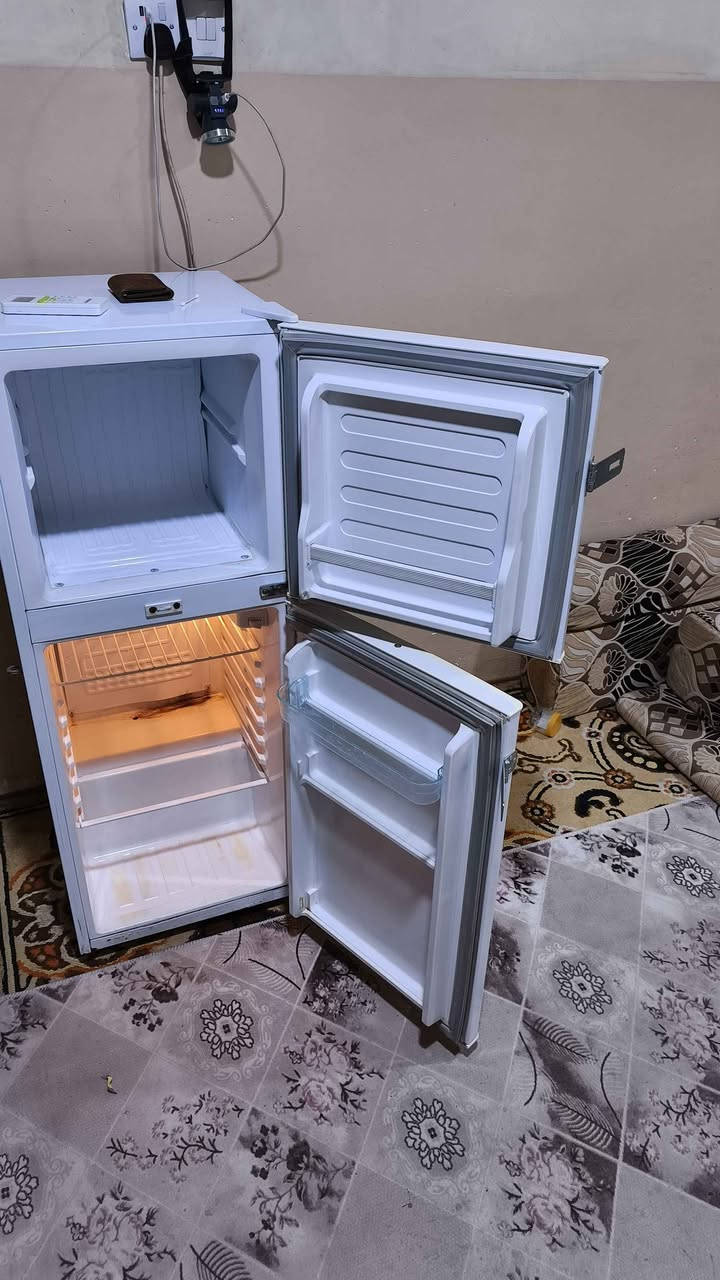 ثلاجه شغاله بشرط التجميد والتبريد محوره فريزات ضاهري نضيفه ومضبوطه ان شاء الله السعر 75بصره معقل *********** البصرة, العراق
