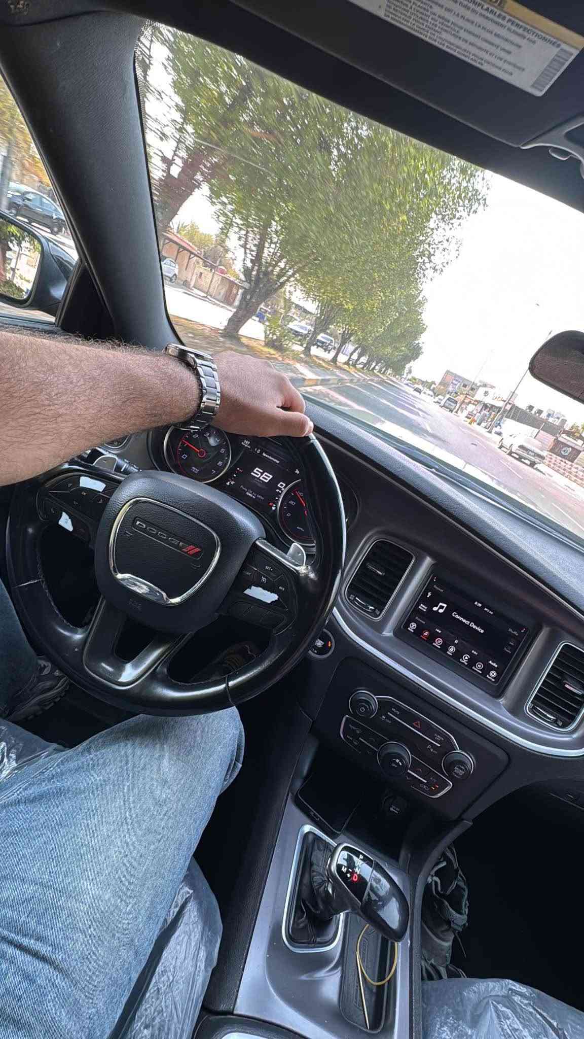 السعر (195) مجال بسيط
جارجر زيتوني محرك 3.6 رقم بغداد باسمي SXT 2019 بلاص سوبر تراك 
الحادث : جاملغ وبنيد من امريكا بدون شاصي وبدون ايرباك (سليم) 
وهنا بالعراق شبر ع كد الايد بالجاملغ الامامي مال السايق
مكينه وتبريد كفالة 
رقم بغداد باسمي تحويل مباشر ماشيه 94 ميل 
***********
كت دعاميات وبنيد SRT
عدسات زرع تغيري جميع الالون
شاشة كار بلي 
تخم تاير ويل 20 سلايت فتحه كاميرا حساس خلفي تحكم ستيرن تشغيل عن بعد
وباقي مواصفات الجارجر عدى الجلد
السيارة استخدام شخصي البصرة, العراق

نص مكتوب في الصور:
- 38630800