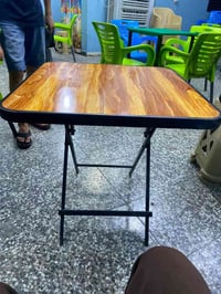 ميز طعام او ميز دومنه قياس 70 في 70 لعدد 4 قطع  07714527872