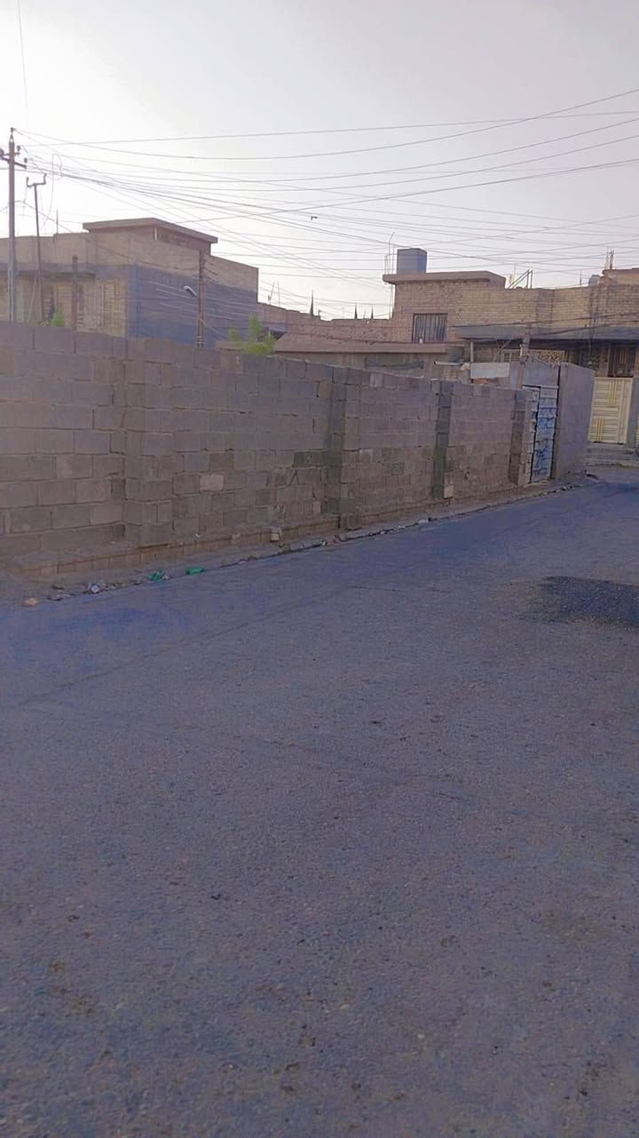 السلام عليكم قطعه أرض للبيع منطقة حي نصر الأولى اول شارع ركن الكراج مال بيت ابو لطيف جنس العقار زراعي مساحه الارض 160 متر تواصل مع صاحب رقم ***********
