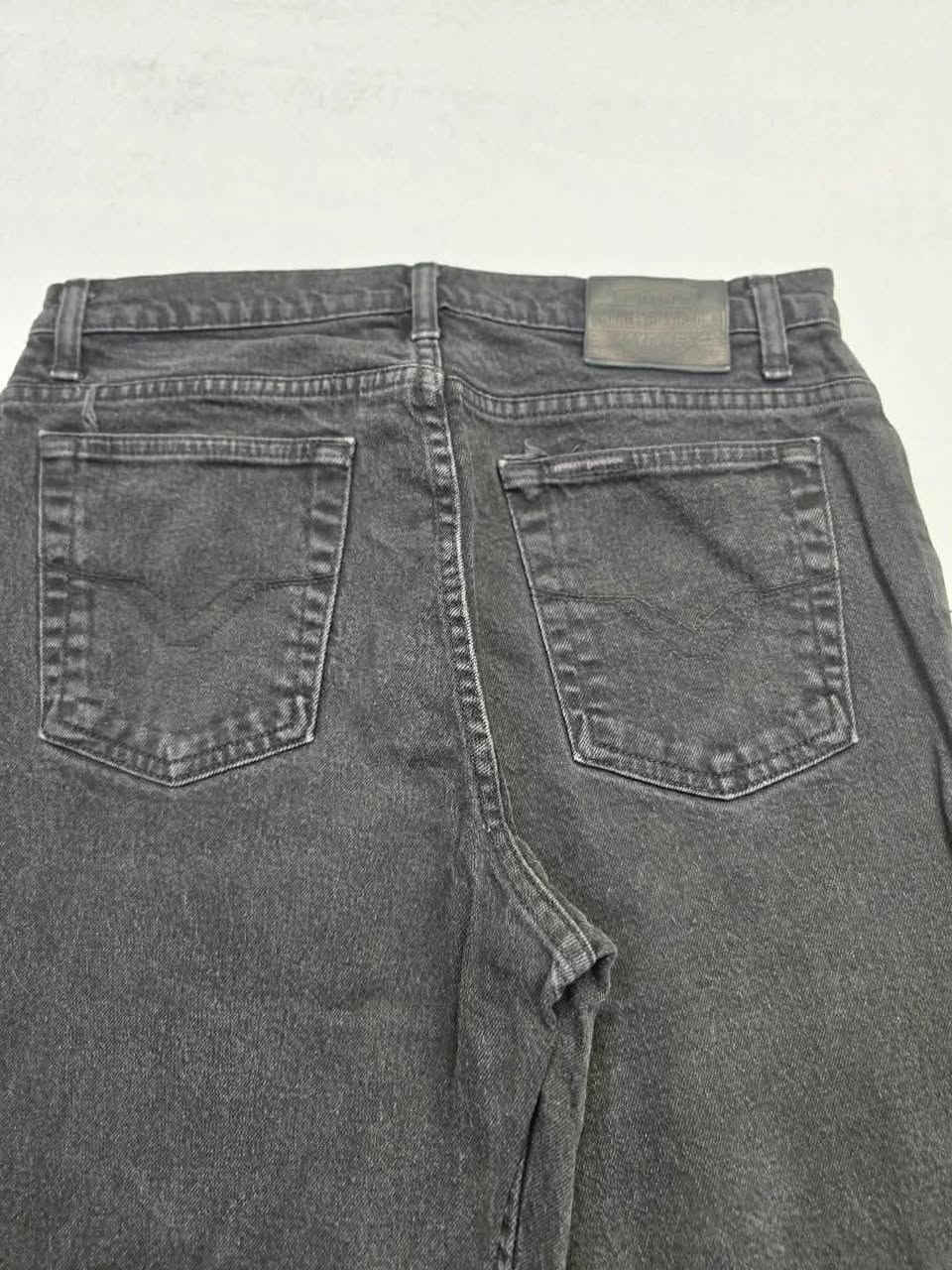 بنطلون جينز هارلي ديفدسون اسود | Harley Davidson Black Jeans قياس 30 
النظافة 100% 
السعر 45 الف
للحجز خاص 
او عبر الواتس اب ***********
