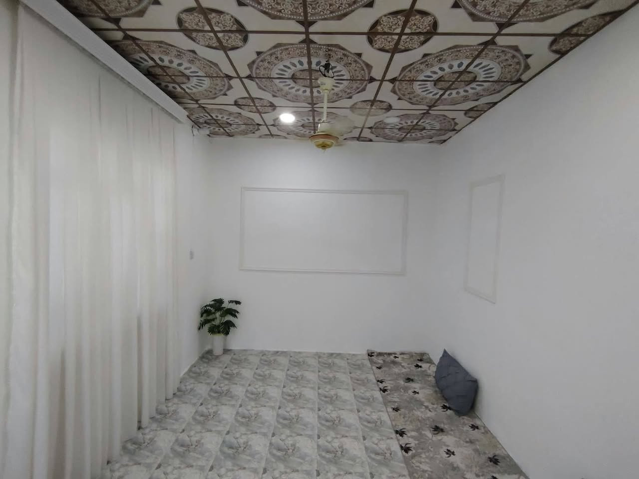 يا الله السلام عليكم دار البيع طابو زراعي سند ٢٥ شرط البراكيه شارع المعمل السمنت بكاع ال شبل يبعد عن الشارع ٥٠متر البناء بلوك كلاب الساس صب والسقف شلمان أصفهان ثقيل  المساحه ١٠٠متر اتصل ***********
