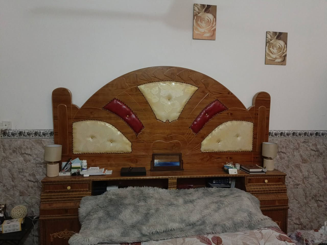 غرفة نوم اربعة ابواب مع ملحق بحاله ممتازه.. ***********... السعر 450
