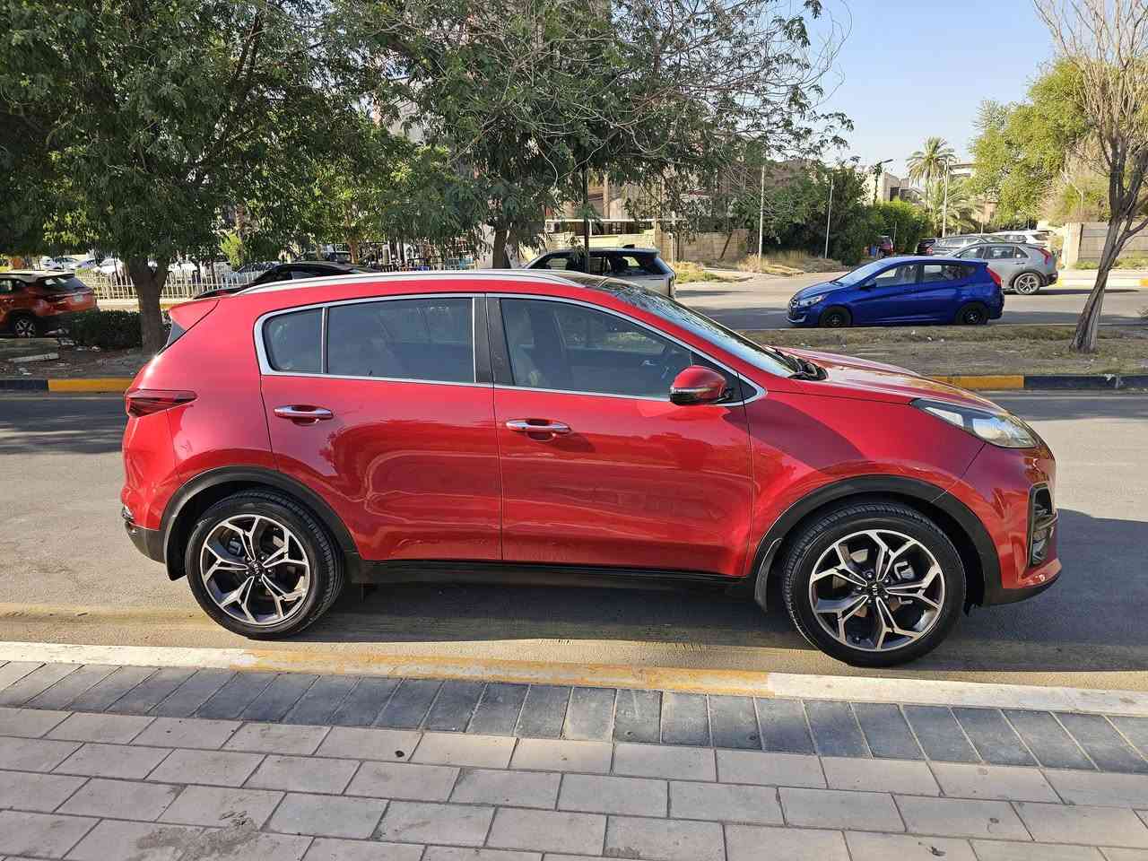 السلام عليكم
سبورتج Gtline 2021 خليجي صبغ دعاميه وبارد باب السكن والورا من جوا وشوية بالجاملغ 

علما السيارة محركها مفتوح

ماشية ١٠٦ 

كشنين كهرباء 

باب خلفي كهرباء

كشنات جلد 

بنوراما

عارضها ب 17500 وبيها مجال

مكان السيارة بغداد اليرموك 

***********
