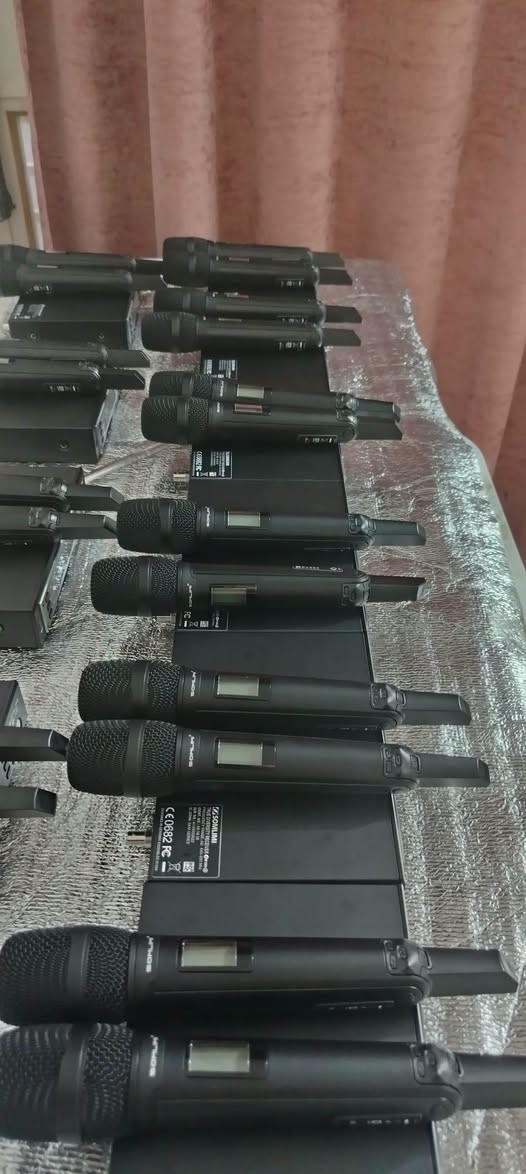 السلام عليكم ورحمة الله وبركاته تابع الفيديو عندي اصلي وعندي التقليد نفس الشكل لكن تك كويل مده 50متر حقيقي سعره 70 الف لكن الاصلي الماني وكاله دبل كويل سعره يختلف الي بالمنشور قطع الماني تجميع بالصين قطع الماني 10قطع وحده Sennheiser و9قطع SOMLIMI كلهن دبل كويل ومده حقيقي 200متر صافي اي استفسار هذه رقمي *********** اخوكم وخادمكم ملا عصام الكربلائي
