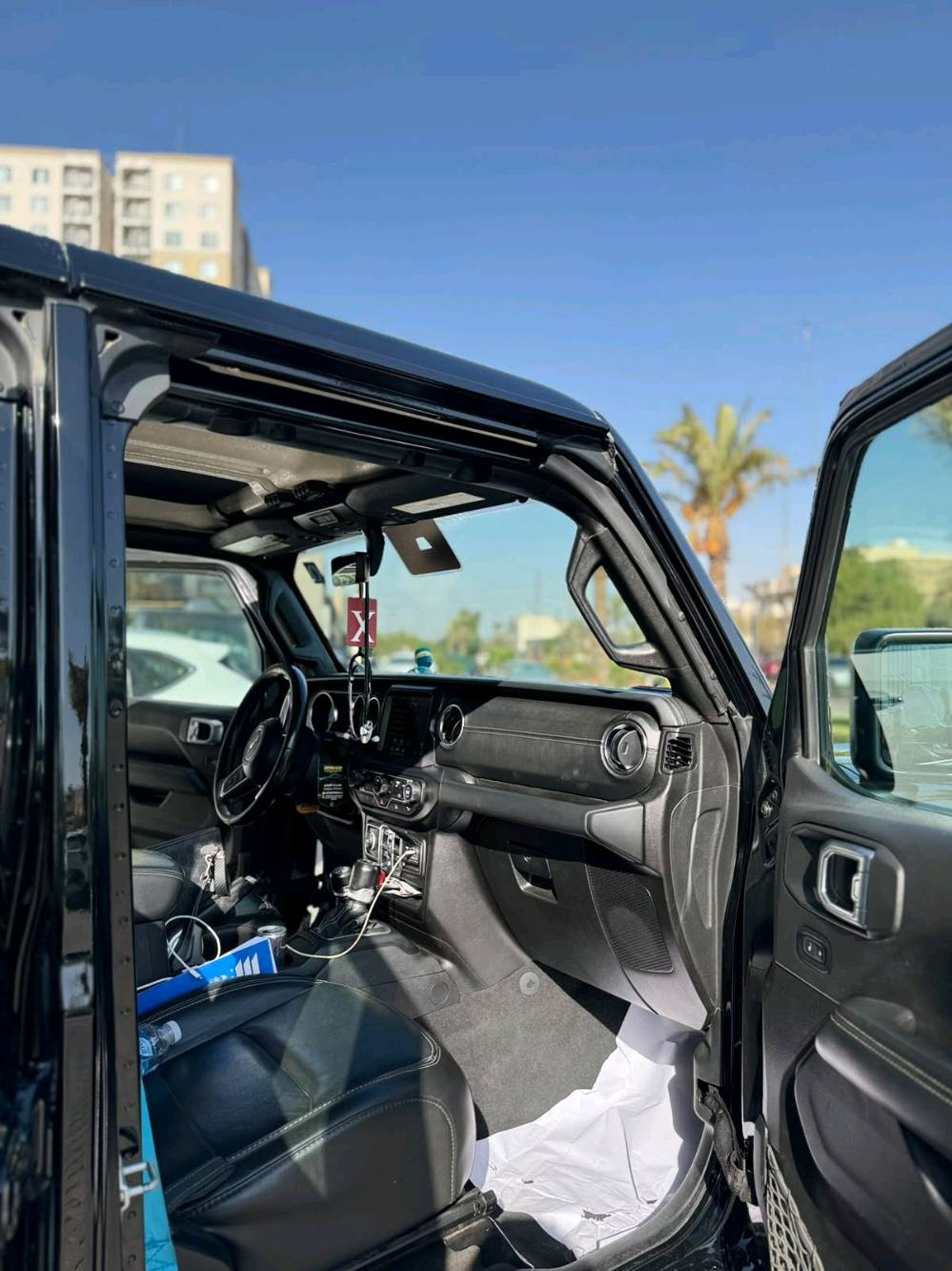 جيب رانكلر  صحاري للبيع 



‏wrangler 4xe plug in hybrid



‏‎فول المواصفات و هايبرد 4xe



‏‎لون السيارة اسود



‏‎موديل2021



‏‎ماشيه 61 الف  فقط 



‏2.0L turbo hybrid محرك اربعة سلندر توربو



‏‎** قوة حصانيه 375 hp



‏‎مواصفاتها :



‏‎بصمة ابواب بصمة تشغيل



‏‎كشنات جلد بلادي



‏‎كشنات تدفئه جلد مع الستيرن



مري جانبيه تدفئه



‏‎شاشه كبيره مع كاميرا | و خلفي تشغيل عن بعد



‏‎نضام صوتي ALPINE مع دمام بالصندوق



‏‎اربع مخارج كهربائي Aux



‏PART TIME و 4WD auto نضام



‏SWAY BAR



‏‎قفل اكسل امامي و خلفي AXLE LOCK



‏‎كيبل شحن 110V 220V تكدر تشحن السياره بالبيت ثلاث انضمة قياده e-save بنزين



‏electric فول كهربائي



‏‎نضام هجين بنزين و كهرباء hybrid



‏‎السياره تشحن ل حالها بالطريق عند دواسة بريك



السيار رقم بغداد شبة مميز 



سقف بوكس  تنشال  كامل    



سياره وارد امريكي.



حادث جاملغ خلفي وراجع كما موضح في الصورة



السعر :248 وبيها مجال للشراي الجاد



العنوان بغداد 



للاستفسار 



***********