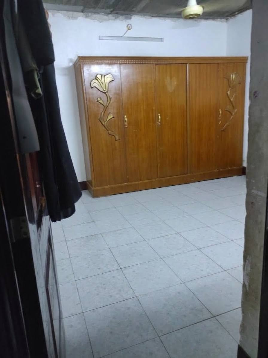 بسم الله الرحمن الرحيم سلام عليكم بيت بحي الرحمه ورا مطعم ثابت م100مربع اساس ولسكف صب كونكريت طابقين الطابق الاول يحتوي عل 
ستقبال 6/4 
مطبخ 4/4
صاله 4/4
غرفه 4/4 
وصحيات خارجيه 
وحمام داخل ويا المنور 
الطابق الثاني يحتوي عل
غرفه 5/4
وصاله مفتوحه ويا بيتونه 9/5 
ولبناء مالته بلوك درجه اوله 
السعر 50وبي مجال الستفسار التصال عل رقم ***********واتساب اتصال @الجميع
