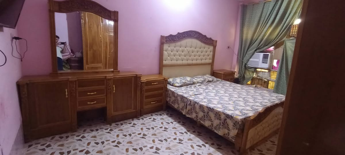 السلام عليكم غرفه نوم للبيع صاج خارج داخل. نضيفه يرادلها ترتيبات بسيطه. العنوان بغداد سبع البور. عارضها بمليون و٣٠٠ وبيها مجال للشراي رقم الهاتف ***********

