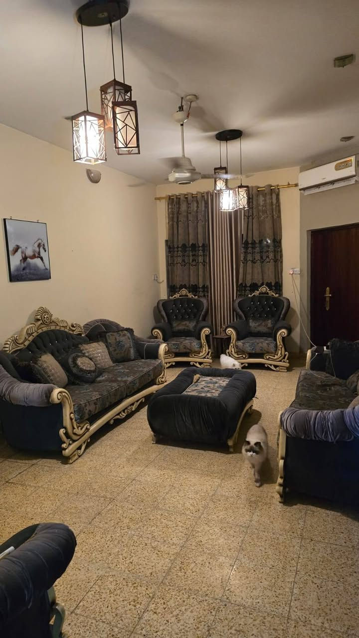 دار للبيع
المساحه 262 مكان بابل مركز حي الطياره 
يحتوي على 4غرف صاله مطبخ هول صحيات ثنين للاستفسار خاص او ***********

