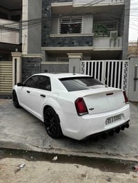٣٠٠s • V8 ٥.٧ • ماشية ٩١ الف