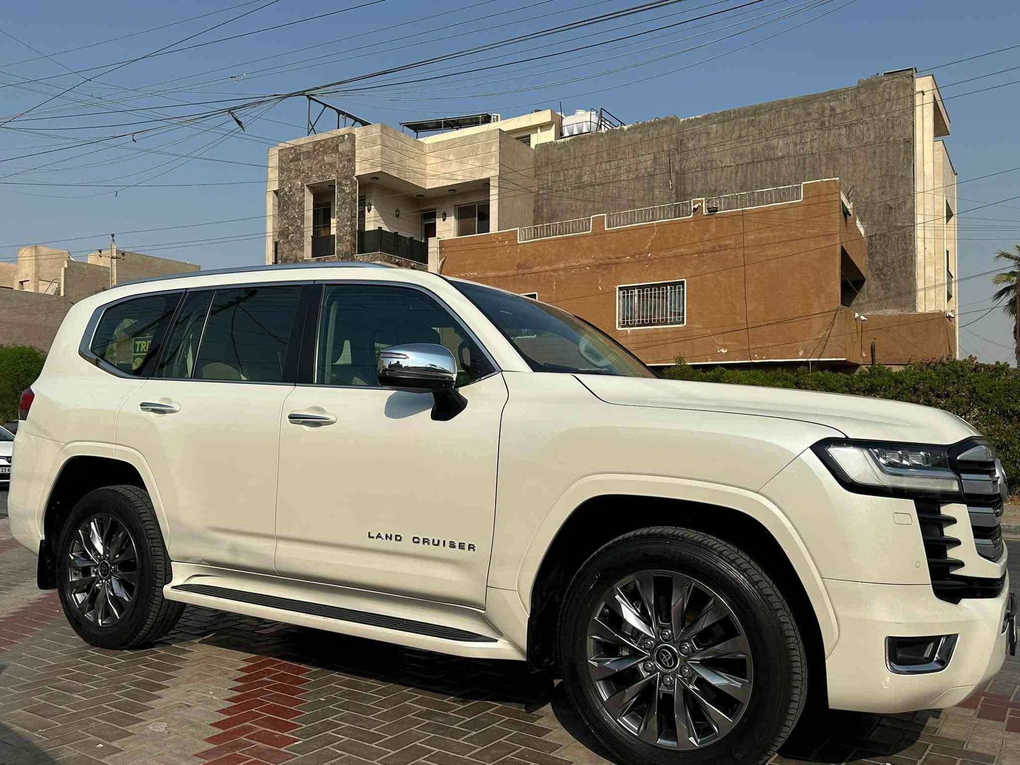 السلام عليكم 
تويوتا لاندكروز 2023

VX تون تيربو 
محرك 3500 
محرك مكفول بلادي 

ضمان شركه ساز

السياره ماشيه 28 الف مكفوله كفاله عامه من كلشي بدون اي ملاحظه

مغلفه ppf اصلي وبيه درع للجامه الاماميه وعازل للجام

السياره كل صيانته بالشركه 

بصمه وتشغيل عن بعد
سلايد
كراسي كهرباء وخزن ميموري الكراسي الاماميه تبريد وتدفئه والخلفيه تبريد
رادار امامي 
لايت عدسات واشاره متحركه
نظام صوتي jbl
شاشه جبيره اصليه
ستيرن كهرباء
جنطه كهرباء
حساس امامي  خلفي
كراسي الخلفيه كهرباء
هندبريك كهرباء

بعد بيه مواصفات هواي

السياره رقم بغداد باسمي تحويل ثاني يوم

مكان السياره بغداد المنصور

***********
