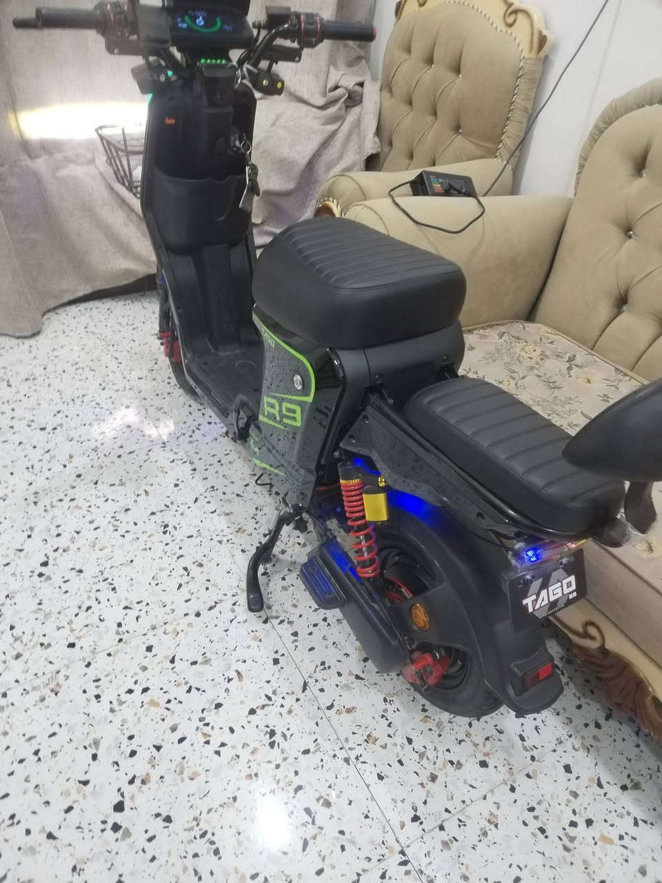 ب سلام عليكم دراجه شحن اخر اصدار بل كارتون زيرو متر واحد ما ماشيه سعر حجم كبير سعره مناسب 550  ومستعجل ع بيعه مكان خاجيه ***********
