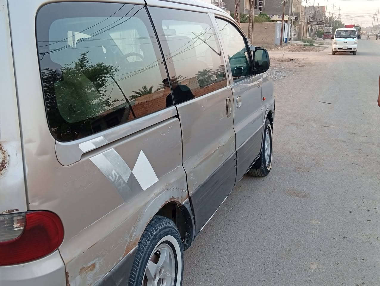 السلام عليكم 
ستاركس 2001 خصوصي بغداد بلادية كلها 
محرك 3000سوبر جديد مكفول لا تنقيص ولا تبخير 
كير جديد وصدر جديد وتخم تاير جديد كهربائيات كلها شغالة تحويل مباشر  سعرها 65 
مكاني ديالى بعقوبة 
***********
