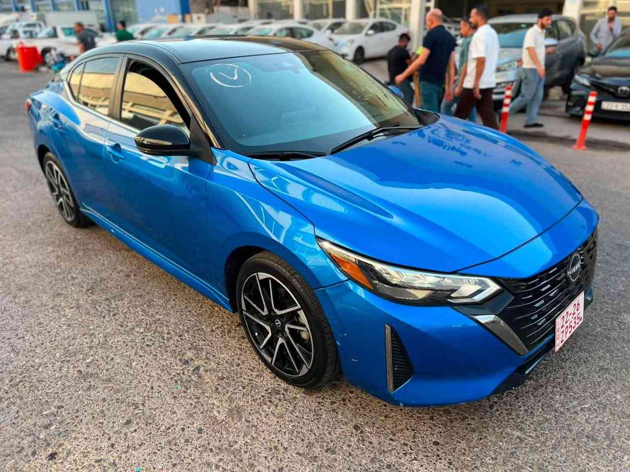 نيسان سنترا SR 2025 ماشية ١٨ 
سقف اسود بلاد فول مواصفات كشن هيتر لايت زينون سقف اسود ويل كروم ١٨ بصمة رادارت حساسات كير محرك تبريد كلها شرط كاتي تترقم اربيل سليمانية بيها تبديل باب بلاد نفس اللون وباب جملغ امامي صبغ مع حافة بونيد بجم خلفي كبس راديترات لايتات بلاد شرط الفحص مكان سيارة كركوك شراي اتصل واتس اب موجود *********** كركوك, العراق

نص مكتوب في الصور:
- ***********
- ***********
