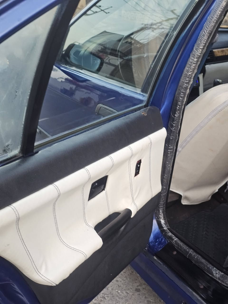 يالله السلام عليكم
Bmw e36 
للبيع فقط بيع مستعجل السعر 34 ورقه وبيه مجال يشهد الله سياره مكلفه علي كلش هواي 
رقم بصره راعيه يريد تحويل والوحه الخلفيه ضايعه سنويته انتهت قبل 4 اشهر 
مكان السياره البصره ورقمي *********** 
مكينه V8 كير عادي 
تبريد شغال ثلج
مكينه كير كارتون حداديه اماميه كامله من الطول للطول حته المشط جديد ماصارلهن شهر من سويتهن 
حداديه خلفيه تعبانه 
سياره فتحه شغاله طكتين 
دوشمه جديده كشنات وبطاين لون كلش حلو وشغل مرتب 
سياره جاهزه عليه كت M
لايتات M 
دوس M 
دعاميات M 
ويلات M
سياره بيه نفخات بل جاملغات مشتغليهن شغل حلو
كزوز بوابه دكمه يمك يفتح ويسد وانته تتحكم بمستوى 
سياره بيه برمجه بك فاير وكت اوف سريع
كهربائيات كامله كله شغاله 
سستم صوت دمام صوت يخبل 
نقوصات سياره حداديه خلفيه يرادله 
والبنيد موجود مشتري ومفصله كامل عوزه بس صبغ وقفلات
