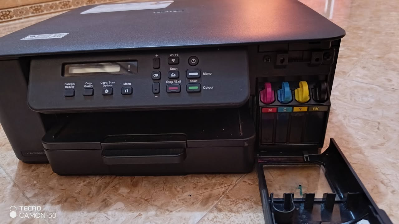 للبيع : طابعة Brother DCP-T530W بحالة ممتازة جداً
​الحالة : نظيفة جداً (نسبة النظافة 95%).
​عداد الأوراق : 85 ألف نسخة فقط .
​الأداء : تعمل بكفاءة عالية ، طباعة ألوان وبصمات واضحة بدون أي مشاكل .
مع الأحبار . 
​المميزات :
١- ​نظام خزان حبر اقتصادي وعالي الإنتاجية.
٢- ​تدعم الاتصال اللاسلكي (Wi-Fi) للطباعة المباشرة من الموبايل أو الحاسوب.
٣- ​متعددة الوظائف : طباعة ، سحب (Scan) ، واستنساخ (Copy).
المكان :  قضاء الشطرة 
لللتواصل والاستفسار : [ واتساب : ( *********** ) أو مراسلة الصفحة ]

نص مكتوب في الصور:
- TECNO CAMON 30