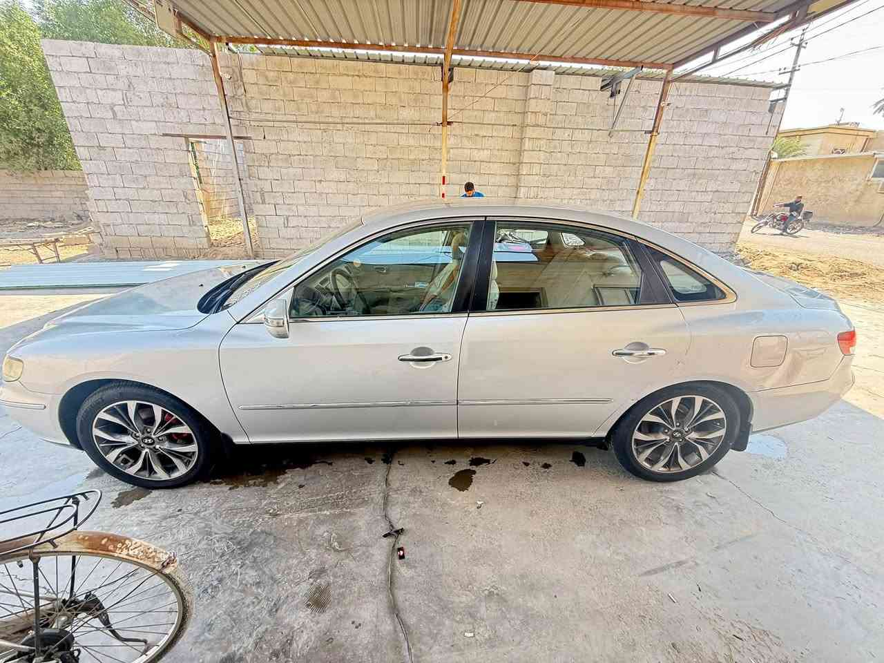 ازيرا موديل 2008 خليجي للبيع فقط ..صبغ باب خلف السائق والبنيد رقم اربيل سعر 77 وبيهة مجال للشراي
***********
مكان السيارة ديالى-بعقوبة
