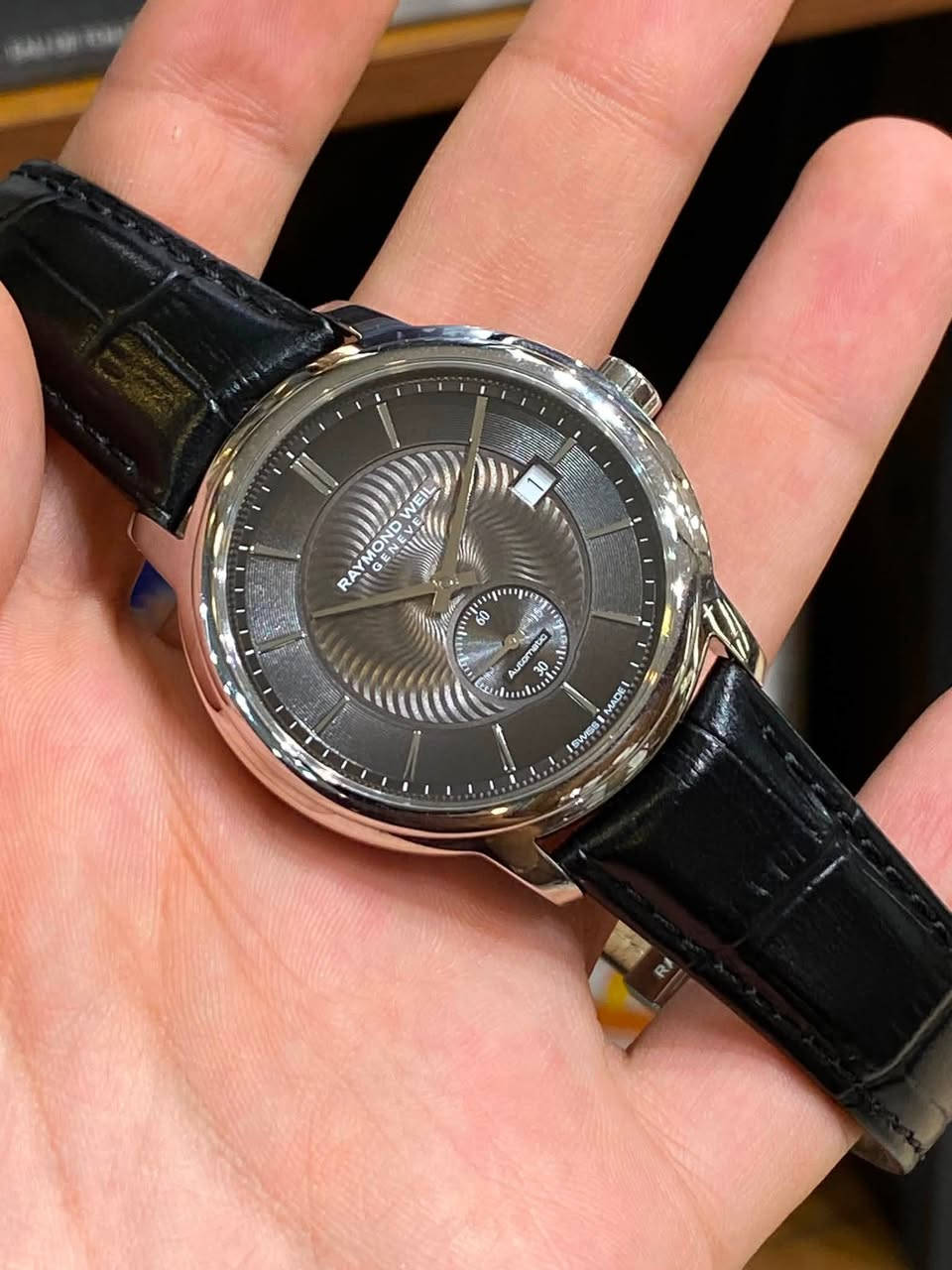 RAYMOND WEIL

MAESTRO

متوفر وكالة مستخدم كالجديد 

كامل المرفقات بدون كرنتي نظافة ‎%‎99

قطر 40

اوتوماتيك 

احتياطي الطاقة 38 ساعة 

سنتر ثواني منفصل 

ماكنه كشف 

توجد خدمة توصيل 

***********
