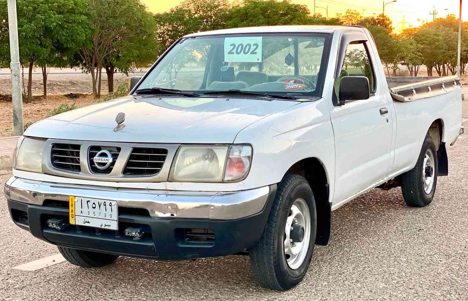 *********** 

نیسان تاك تحويل اصولي 2002 تەبرید و پاوەر 
تەحویلی اصڵی 
پێش و پشت و شانەکانی کەپسە 
دەعم و لێدراوی نیە 
پەڵە پەڵە بۆیاخی هەڵیداوە و بۆیاغ کراوە 
چوار تایەی تازە 
گێڕ و مەکینەی بەشەرتە 
تەبریتی بەشەرتە 
کارەبای و شانسی و اکسل بەشەرت 
سەیارەی ناو ئیشە و ماڵی دۆستە 
هەموو گیانی بەشەرت 
بەشەرتی تەحویل و پەنجە مۆر دەیفرۆشم وەکالە ناکەم 
نرخی / 80 و مەجالێکی برایانە 
ناونیشان / کەلار 
موبایل  /  ***********
Hawta Dalo

نص مكتوب في الصور:
- 2002