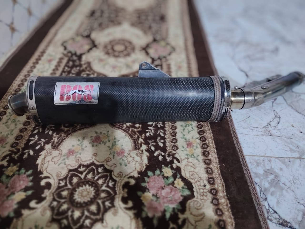 السلام عليكم 
صالنصه كاتم وجديده بعدهاا  
مقلفه بلكاربون فايبر السعر خاص
***********
